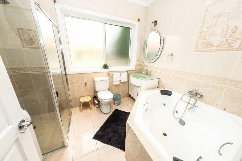 Holiday home Five Dock Waterfront 2 Bed, Sleeps 6 Guests