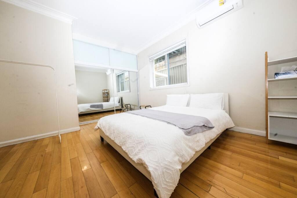Five Dock Waterfront 2 Bed, Sleeps 6 Guests