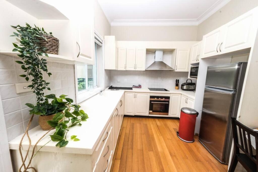 Holiday home Five Dock Waterfront 2 Bed, Sleeps 6 Guests *