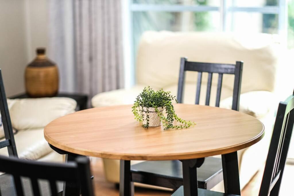 Five Dock Waterfront 2 Bed, Sleeps 6 Guests