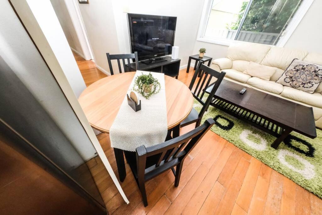 Holiday home Five Dock Waterfront 2 Bed, Sleeps 6 Guests